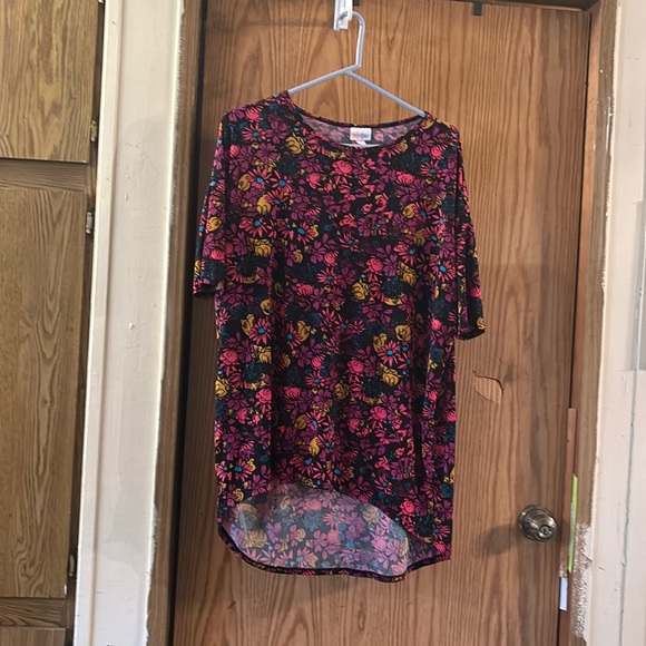 LuLaRoe Tops - Lulaore shirt size small
